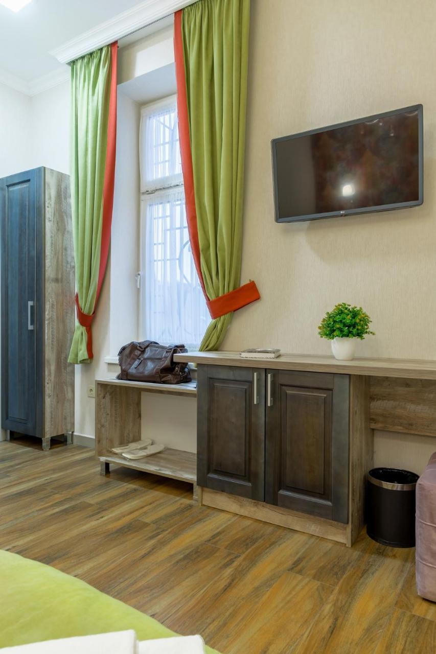 Mini Hotel Barvy Lvova On Horodotska St. Luaran gambar