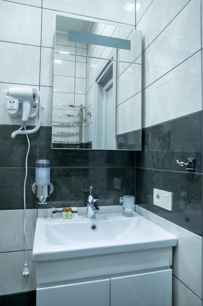 Mini Hotel Barvy Lvova On Horodotska St. Luaran gambar