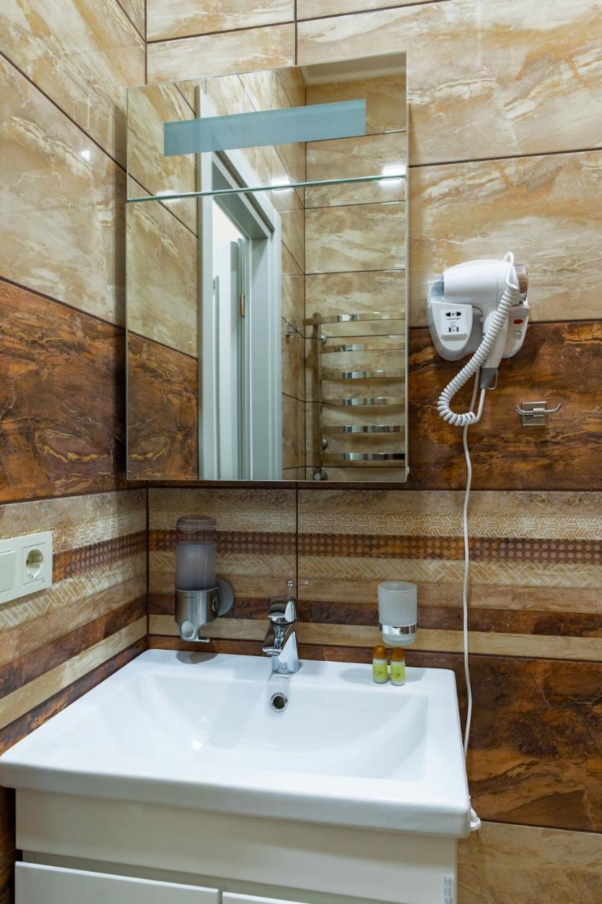 Mini Hotel Barvy Lvova On Horodotska St. Luaran gambar